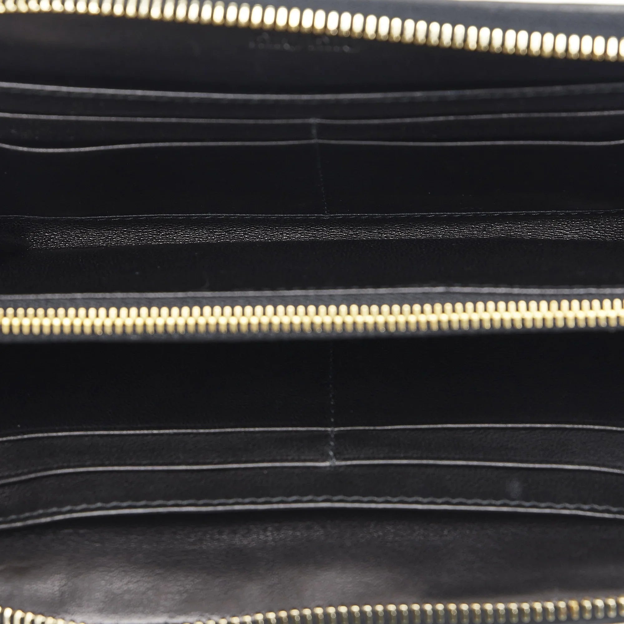 Pre-Owned Authenticated Miu Miu Grommet Zip Around Wallet Calf Leather Red Long Wallets Unisex (Good)