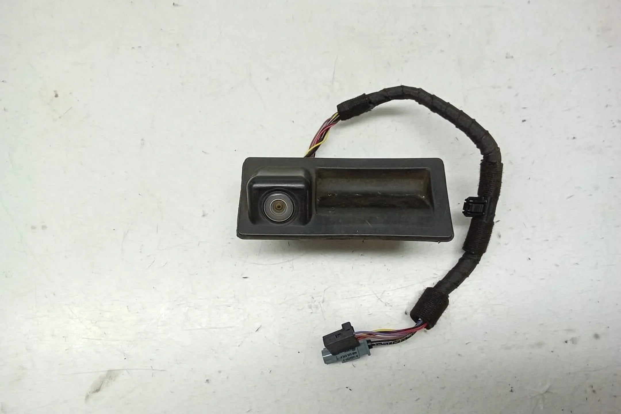 Pre-Owned 16 2016 Volkswagen Passat Decklid Mounted Backup Camera OEM (Good)