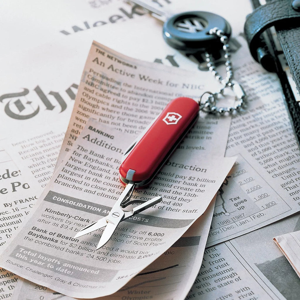 Victorinox Swiss Army Classic SD Pocket Knife, Red