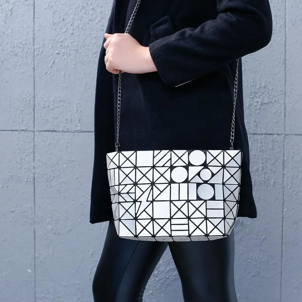 Gray Shoulder Handbag with Metal Chain and Stylish Geometric Design - Crossbody Messenger Bag Purse for Casual and