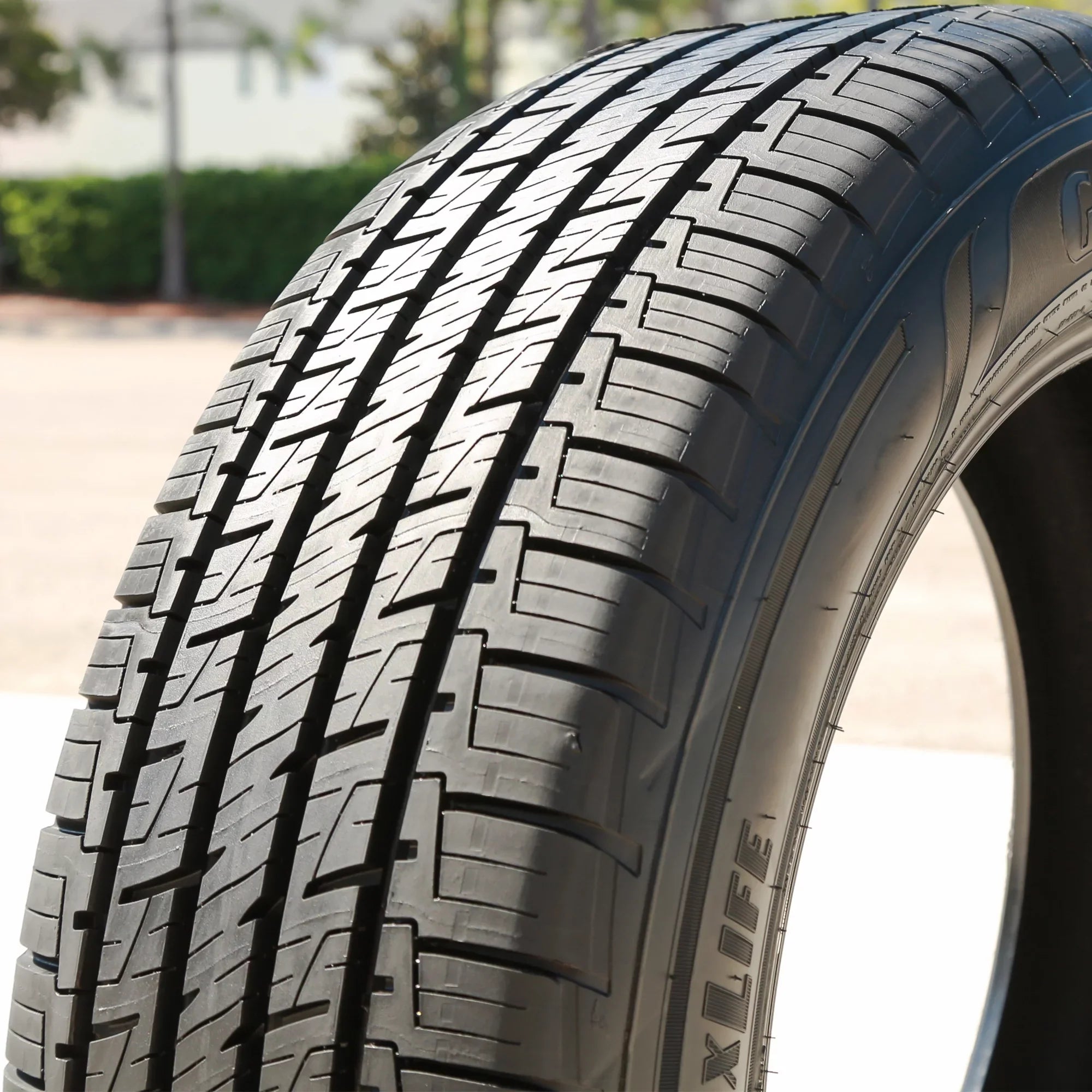 Goodyear Assurance Maxlife 215/55R18 94H All-Season Tire