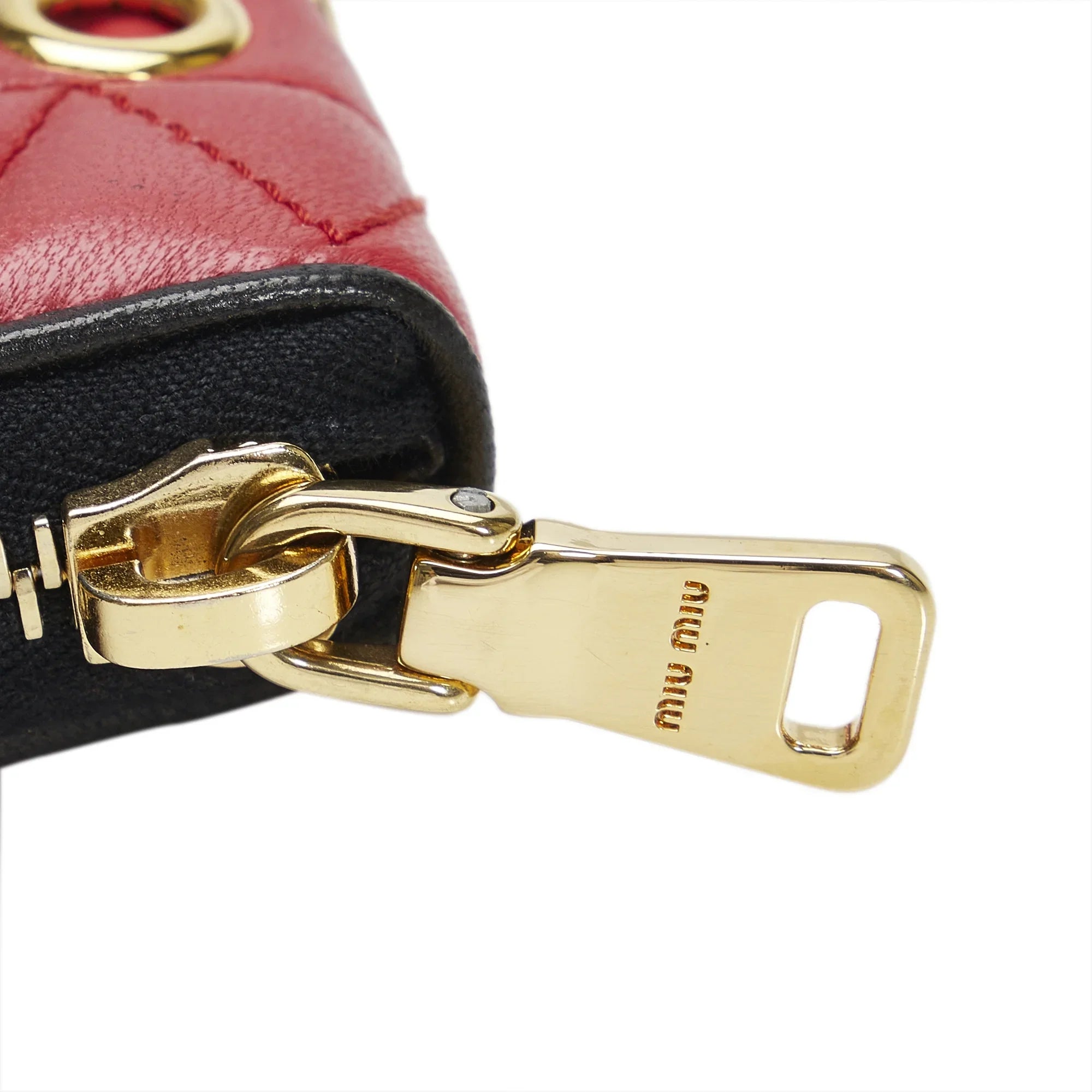 Pre-Owned Authenticated Miu Miu Grommet Zip Around Wallet Calf Leather Red Long Wallets Unisex (Good)