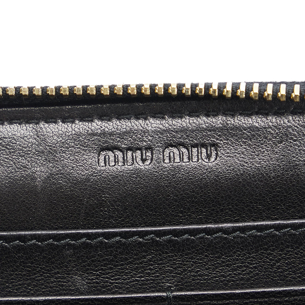 Pre-Owned Authenticated Miu Miu Grommet Zip Around Wallet Calf Leather Red Long Wallets Unisex (Good)