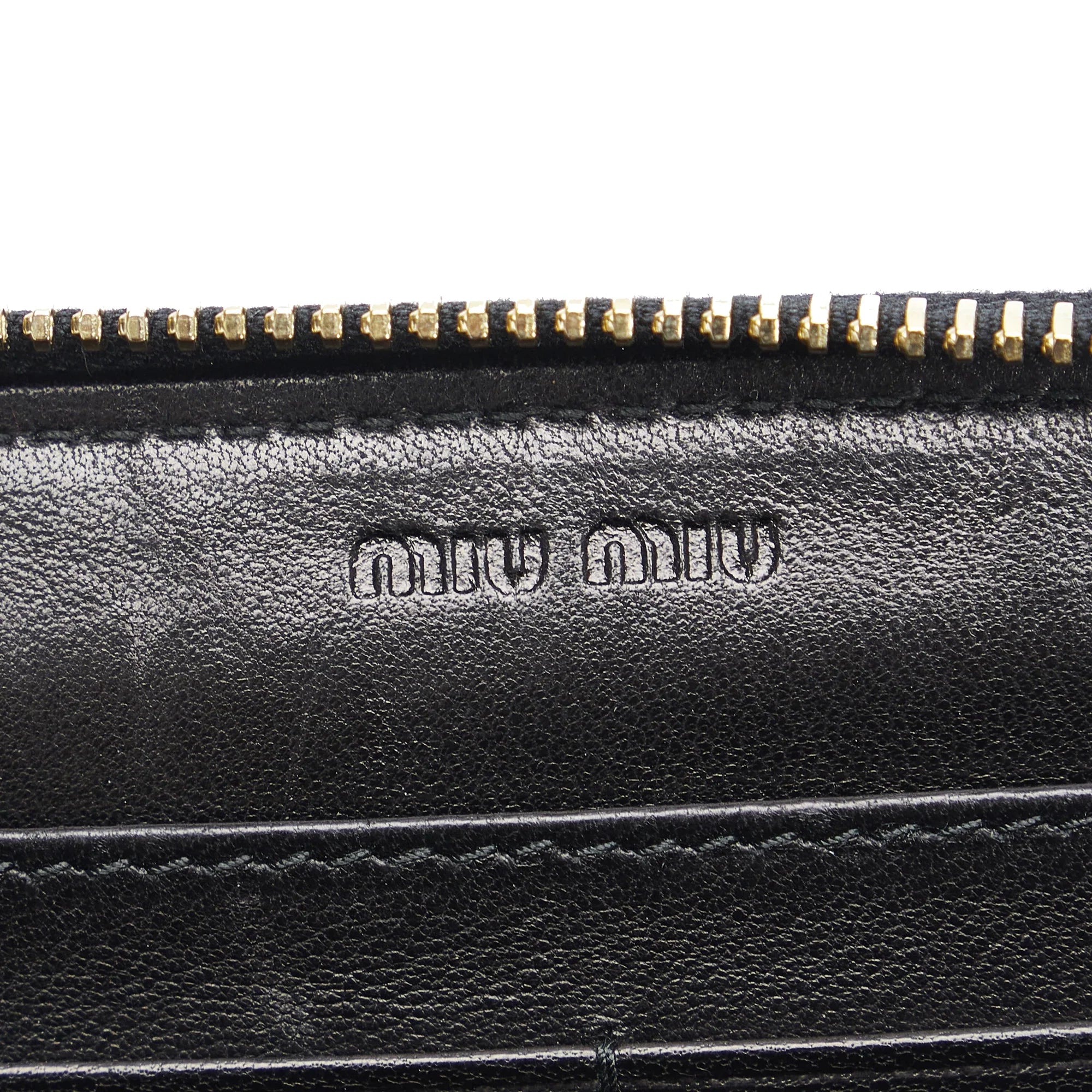 Pre-Owned Authenticated Miu Miu Grommet Zip Around Wallet Calf Leather Red Long Wallets Unisex (Good)